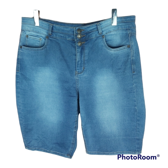 Love & Legend Pants - 📣2/40$📣 LOVE & LEGEND Penningtons  stretch light denim jeans bermuda size 14